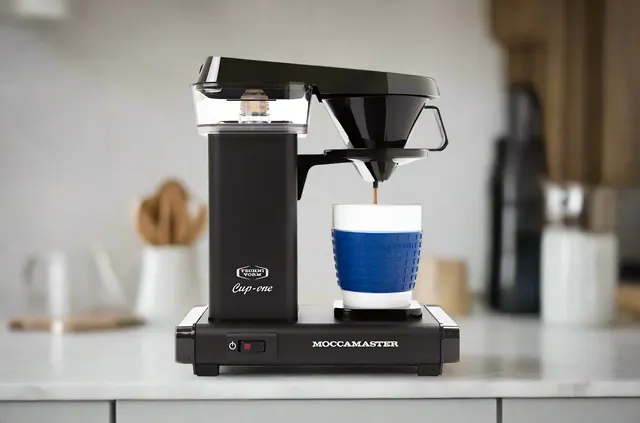 Moccamaster Cup One ant virtuvės stalviršio
