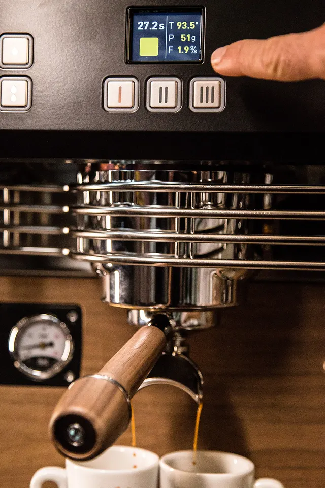 Dalla Corte XT Barista grupės ekranas ir espreso ruošimas