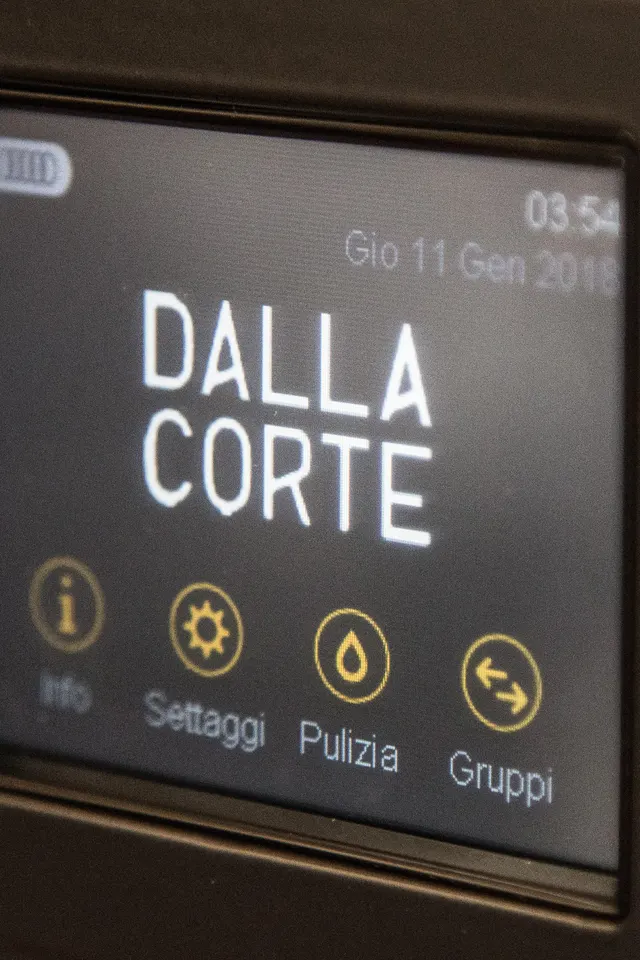 Dalla Corte XT Classic centrinis jutiklinis ekranas iš arti