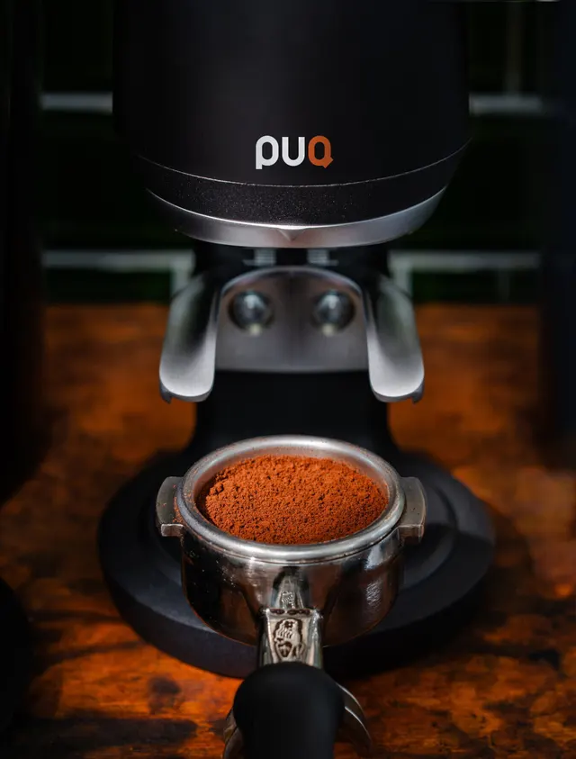 Puq Press Pro su portafiltru, pilnu maltos kavos